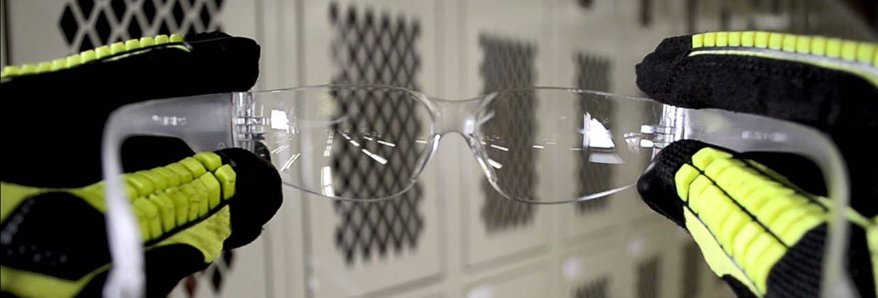 Image of a worker wearing anti-fog safety glasses 